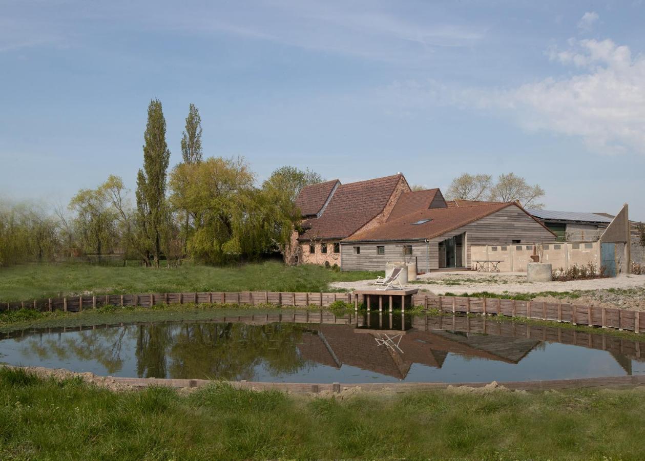 Landelijk Vakantiehuis In Diksmuide Met Een Tuin En Vijver المظهر الخارجي الصورة