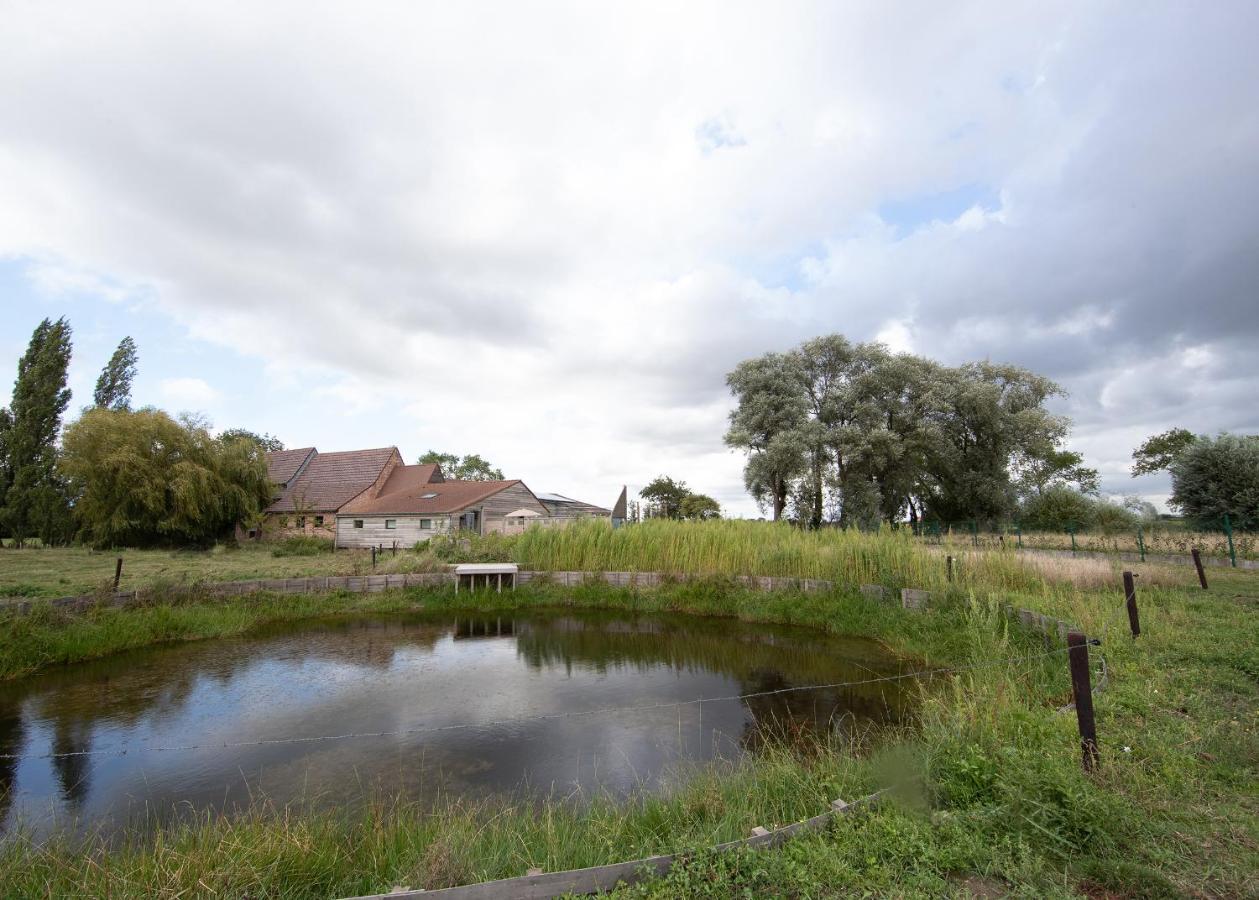Landelijk Vakantiehuis In Diksmuide Met Een Tuin En Vijver المظهر الخارجي الصورة