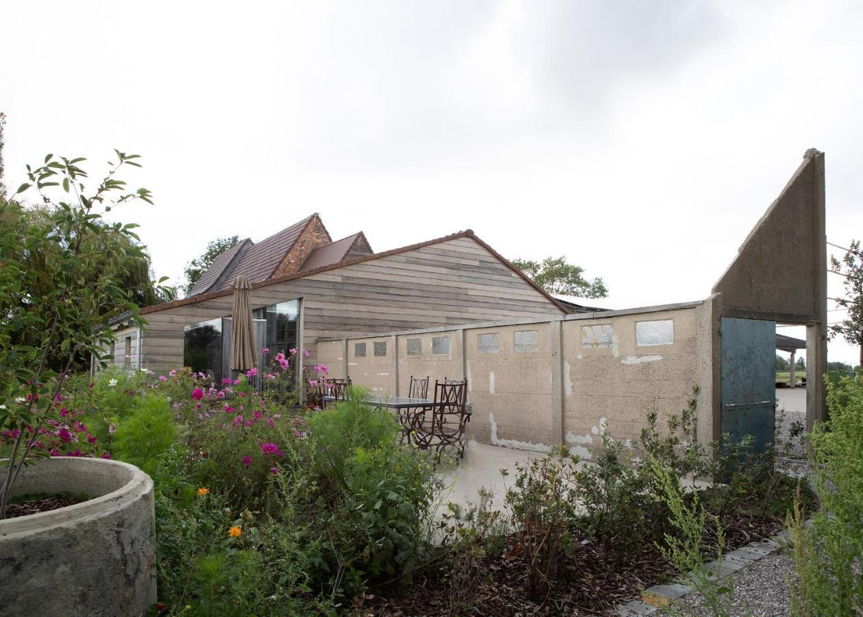 Landelijk Vakantiehuis In Diksmuide Met Een Tuin En Vijver المظهر الخارجي الصورة