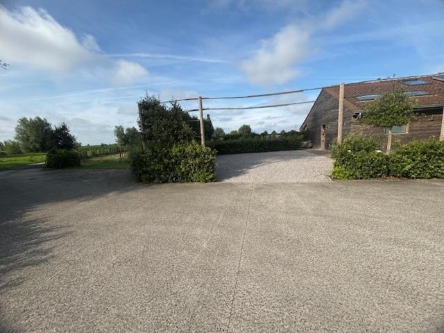 Landelijk Vakantiehuis In Diksmuide Met Een Tuin En Vijver المظهر الخارجي الصورة