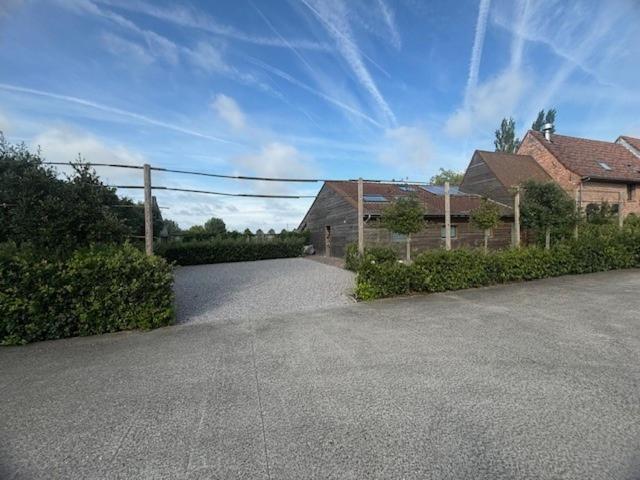 Landelijk Vakantiehuis In Diksmuide Met Een Tuin En Vijver المظهر الخارجي الصورة